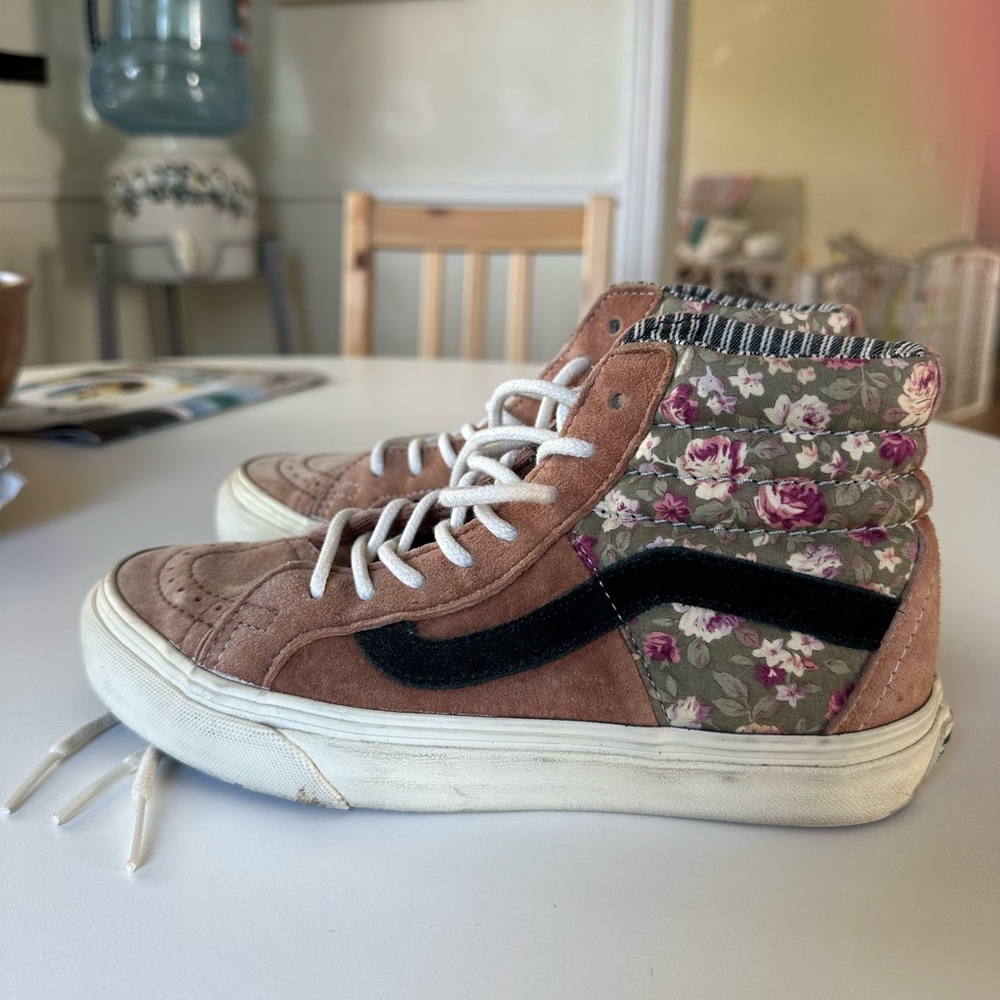 Sk8-Hi Cali Collection- Suede/Floral - Picture 2 of 8